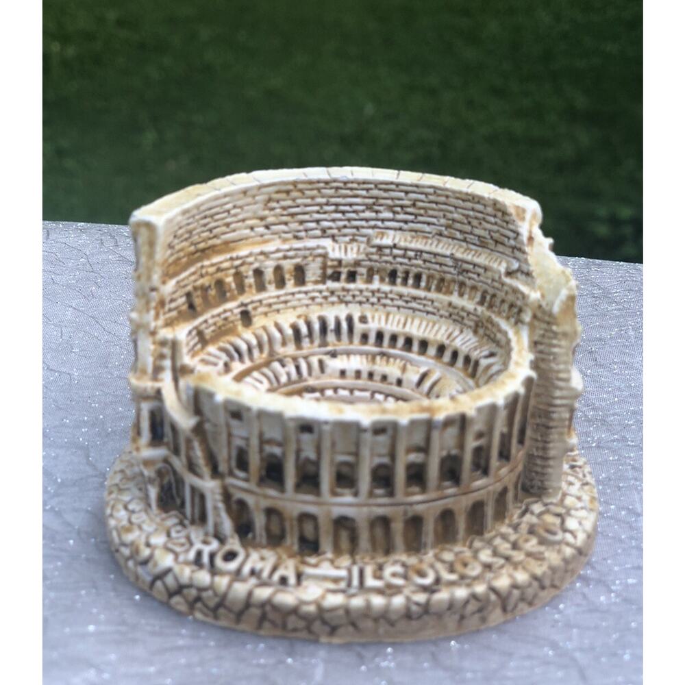 Roman Colosseum Travel Souvenir Model Building Figure